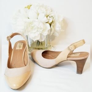 Clarks Artisan Cream Beige Leather Slingback Heels Size 8M